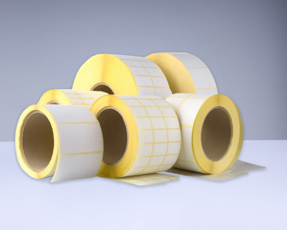 Blanko-Etiketten auf Rolle in verschiedenen Formaten